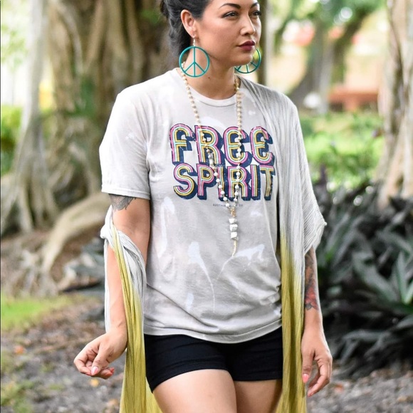🚨Only SMALL left! Free Spirit Graphic Tee - Picture 2 of 2